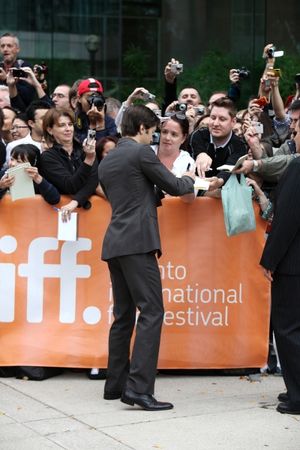 Justin Long and fans @ BroadwayWorld Justin Long and fans Photo