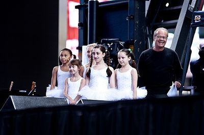 Kelsey Grammer & the cast of Billy Elliot Photo
