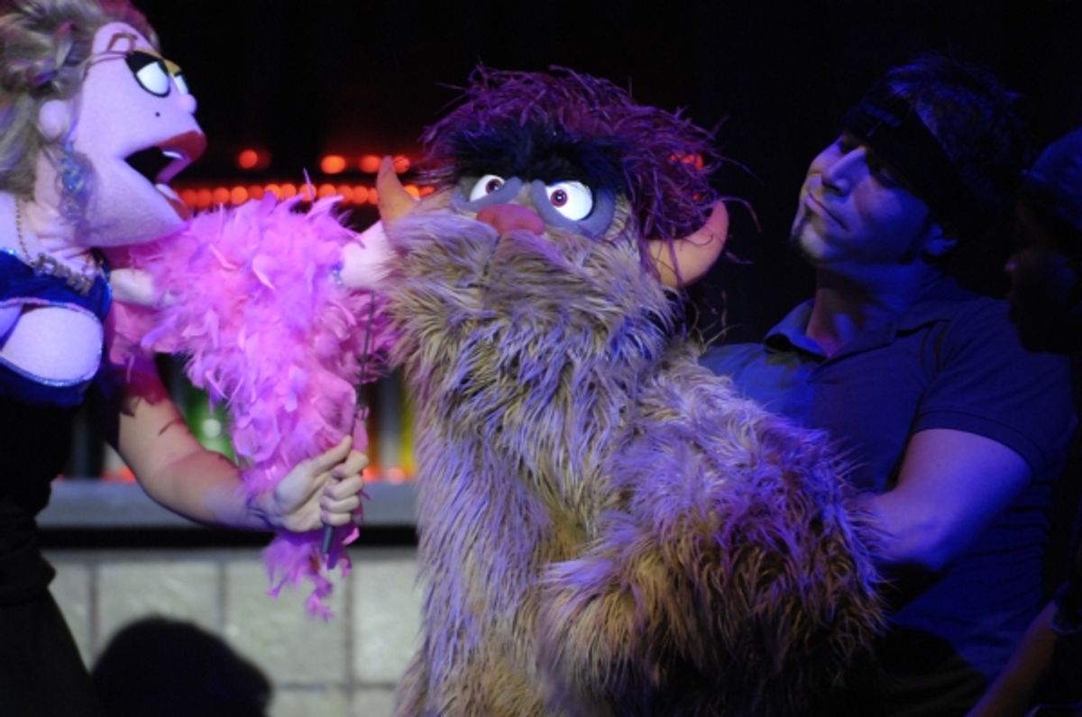 Lucy seduce a Trekkie y a Leandro Rivera at 