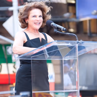 Tovah Feldshuh Photo