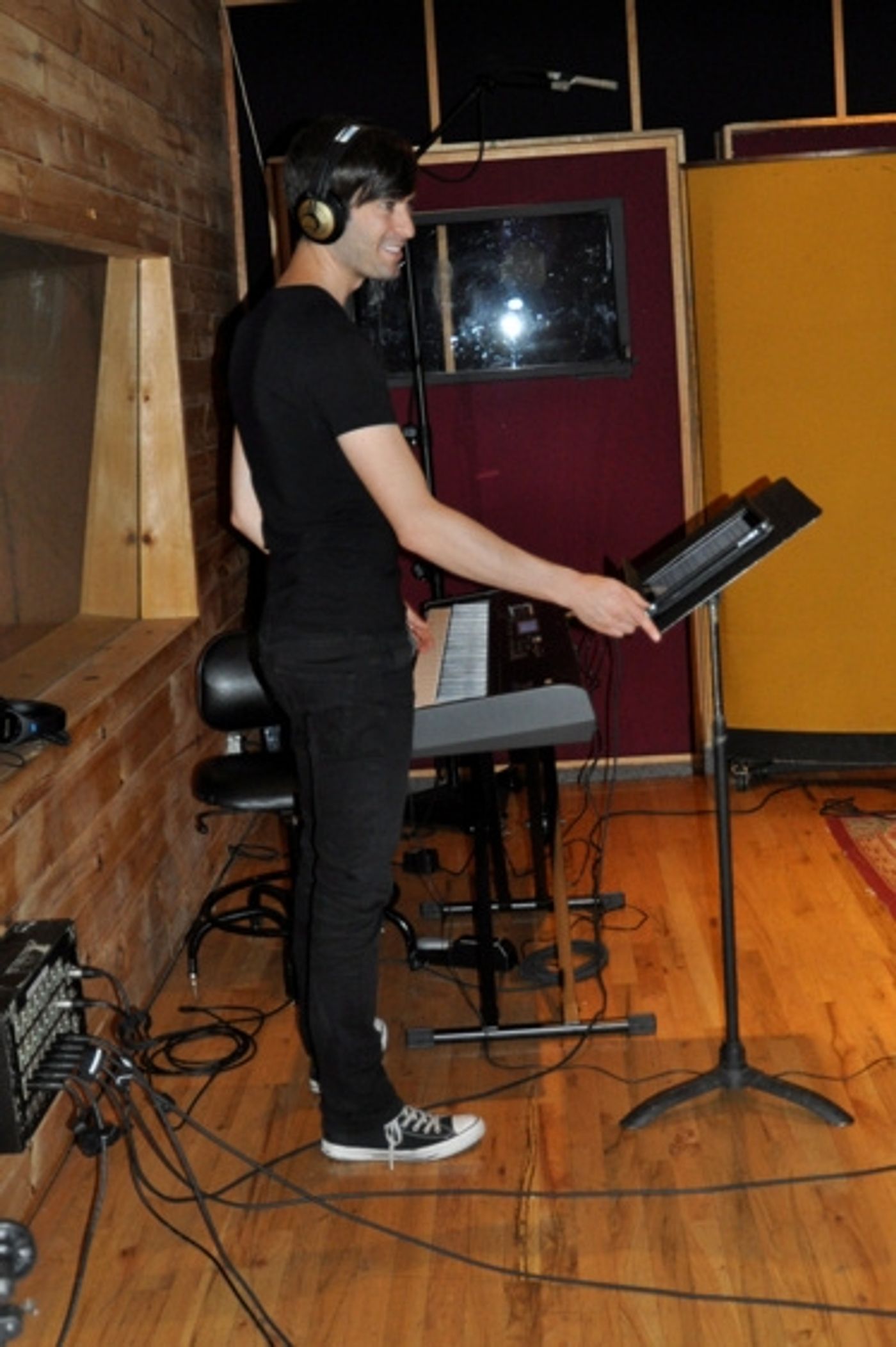 Photo Coverage: WICKED Records for 'Carols for a Cure'  Image