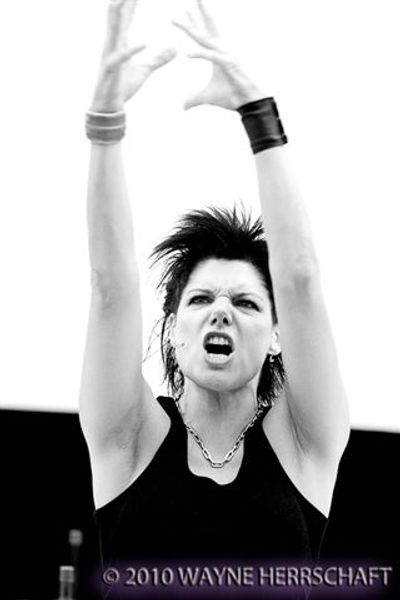 Queen V bringing the rock Photo