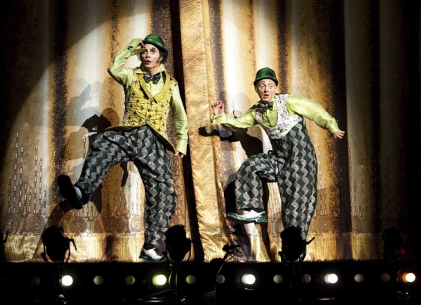 Photo Coverage: Cirque du Soleil's Banana Shpeel Slides into Toronto 9/19-10/10  Image