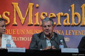 Julia GÃ'Â³mez Cora y Cameron Mackintosh Photo