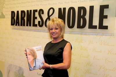 Elaine Paige Photo