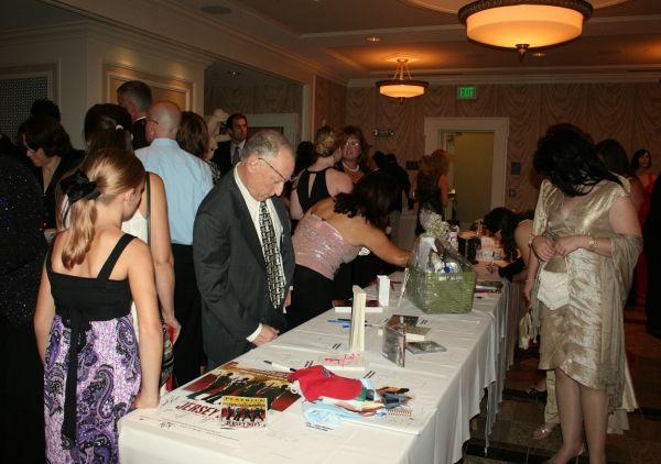 Photo Coverage: Red Carpet Arrivals at First Night Nashville Theatre Honors, Part 2 — photo 27 of 38