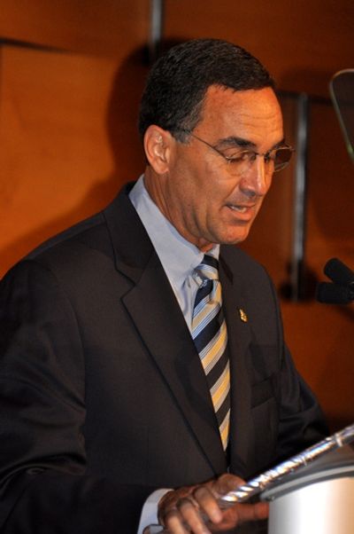 Art Torno accepts for American Airlines Photo