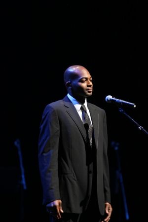 Brandon Victor Dixon Photo