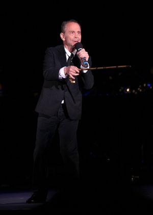 Joel Grey Photo