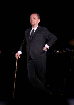 Joel Grey Photo