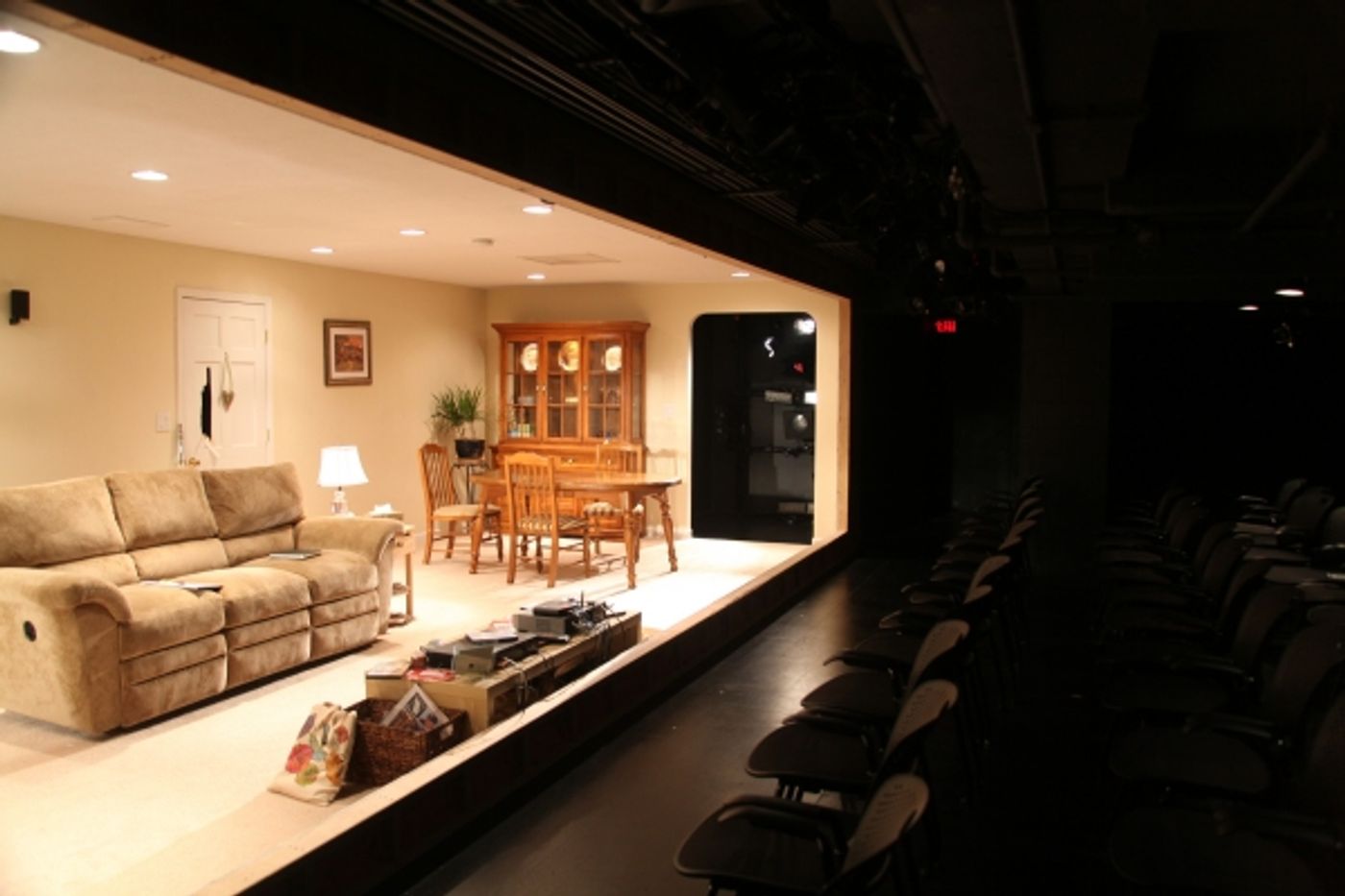 Photo Coverage: TIGERS BE STILL Opens at Roundabout  Image