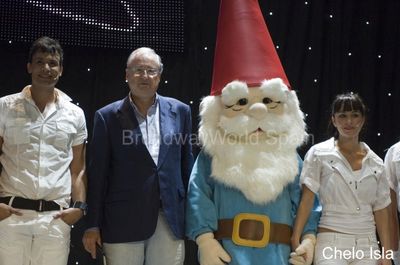 El elenco y Claudio Biern Boyd, creador de David el Gnomo Photo