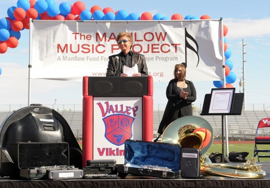 Photo Flash: Manilow Music Project Donates Instruments In Vegas Image