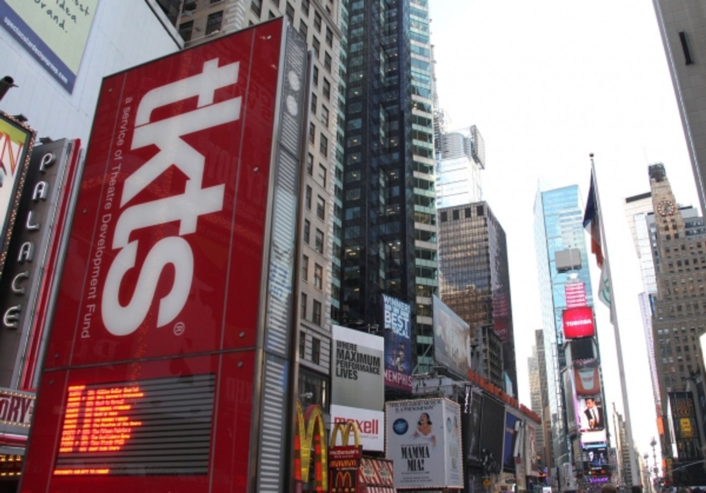 Photo Coverage: PEE-WEE Takes Times Square!  Image