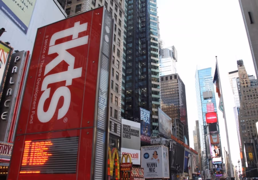 Photo Coverage: PEE-WEE Takes Times Square! Image