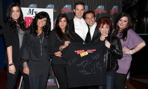 Teresa Giudice, Ashley Holmes, Jacqueline Laurita, Daniel Robinson, Anthony J. Wilkinson, Caroline Manzo and Lauren Manzo
@ BroadwayWorld Teresa Giudice, Ashley Holmes, Jacqueline Laurita, Daniel Robinson, Anthony J. Wilkin Photo