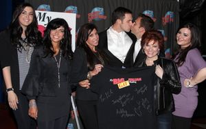Ashley Holmes, Teresa Giudice, Jacqueline Laurita, Daniel Robinson, Anthony J. Wilkinson, Caroline Manzo and Lauren Manzo @ BroadwayWorld Ashley Holmes, Teresa Giudice, Jacqueline Laurita, Daniel Robinson, Anthony J. Wilkin Photo