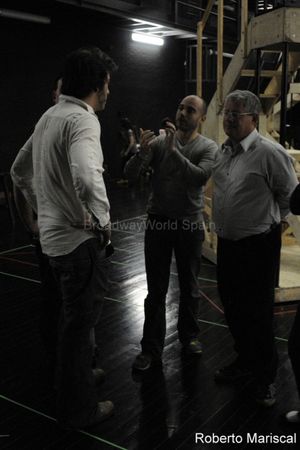 Ignasi Vidal atiende a las instrucciones de VÃ­ctor Conde y Cameron Mackintosh Photo