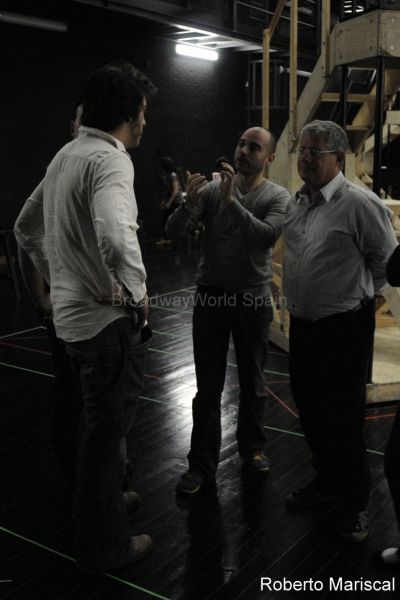 Ignasi Vidal atiende a las instrucciones de VÃ­ctor Conde y Cameron Mackintosh Photo