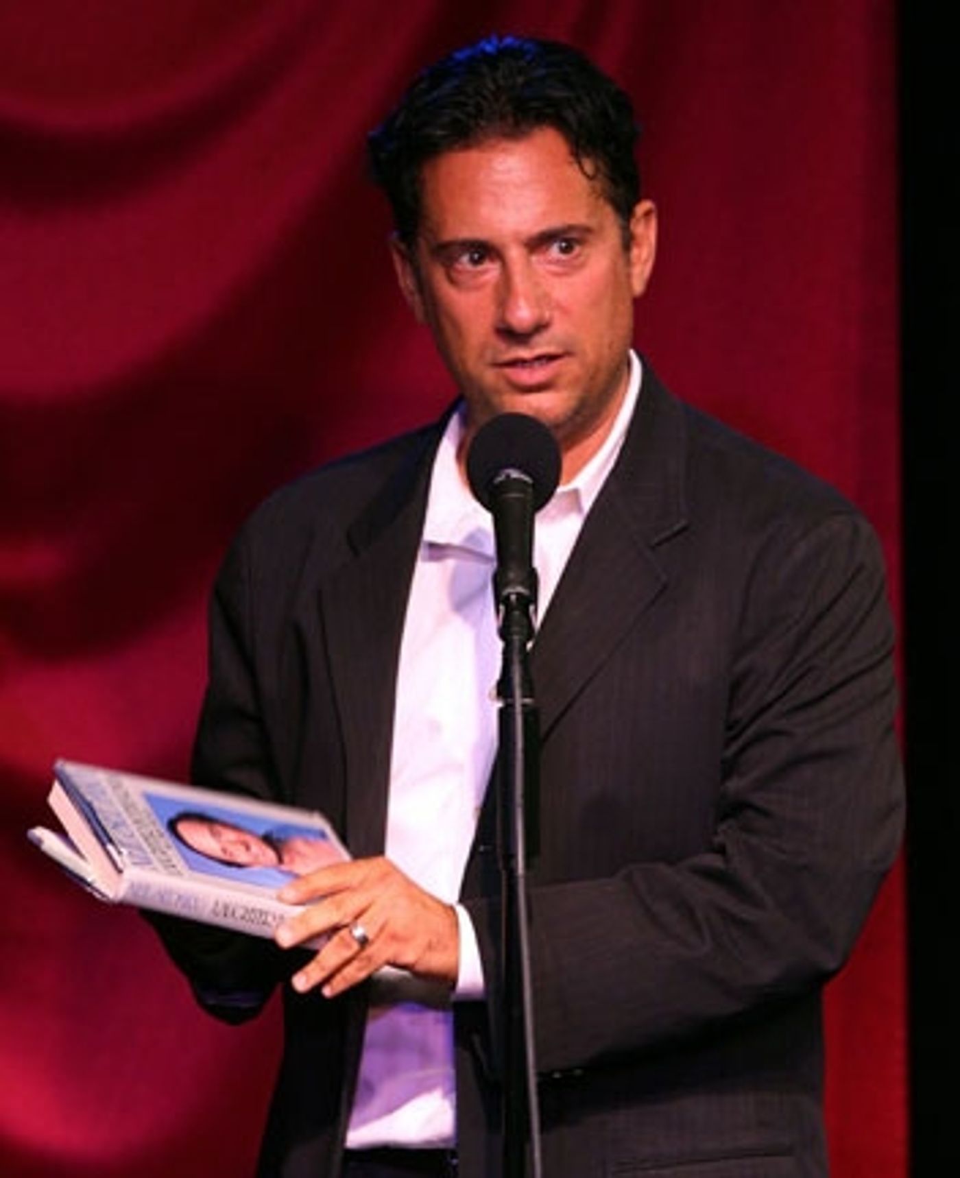 Photo Flash: CELEBRITY AUTOBIOGRAPHY Features Urie, Goodman, et al.  Image