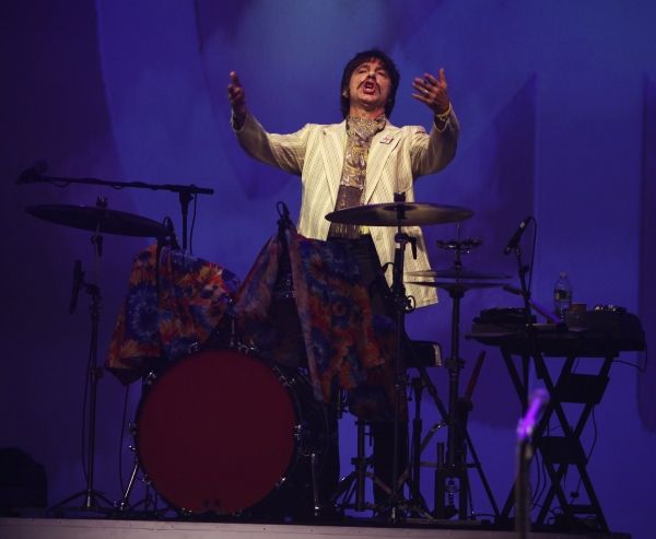 Ralph Castelli as Ringo Starr  Photo
