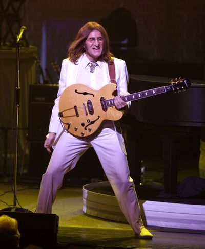 Steve Landes as John Lennon  Photo