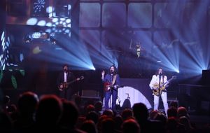 RAIN cast members: Ralph Castelli as Ringo Starr, Joe Bithorn as George Harrison and  Photo