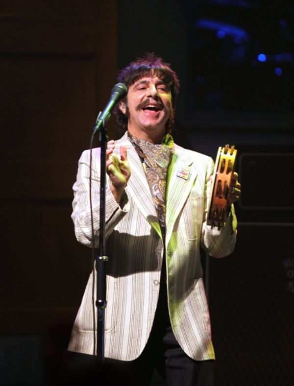 Ralph Castelli as Ringo Starr  Photo