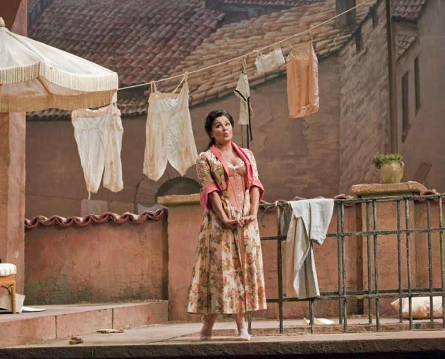 Photo Flash: Metropolitan Opera's DON PASQUALE Image