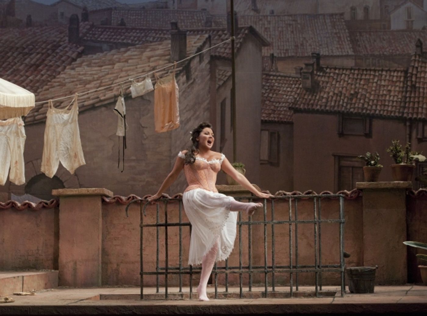 Photo Flash: Metropolitan Opera's DON PASQUALE Photo Flash: Metropolitan Opera's DON PASQUALE Image