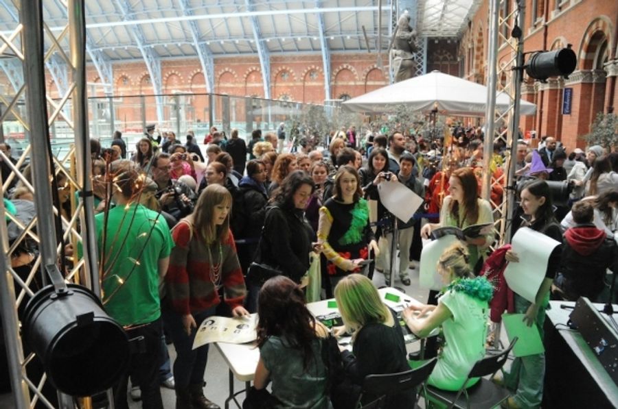 Photo Coverage: WICKED Day 2010 - Live From London! Image
