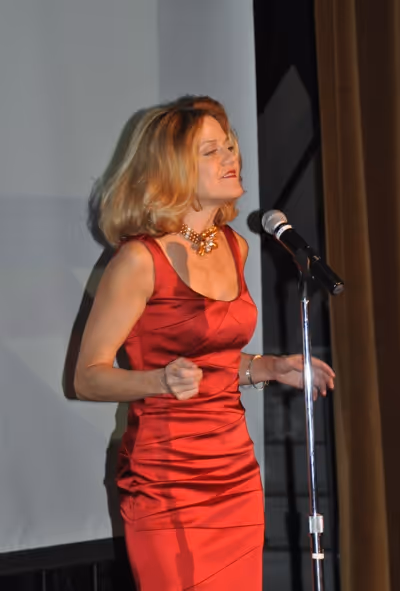 Alison Fraser Photo