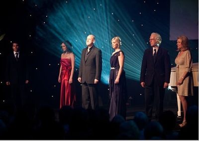 Martin Crewes, Lucy Maunder, Anthony Warlow, Taneel Van Zyl, Peter Carroll and Trisha Photo