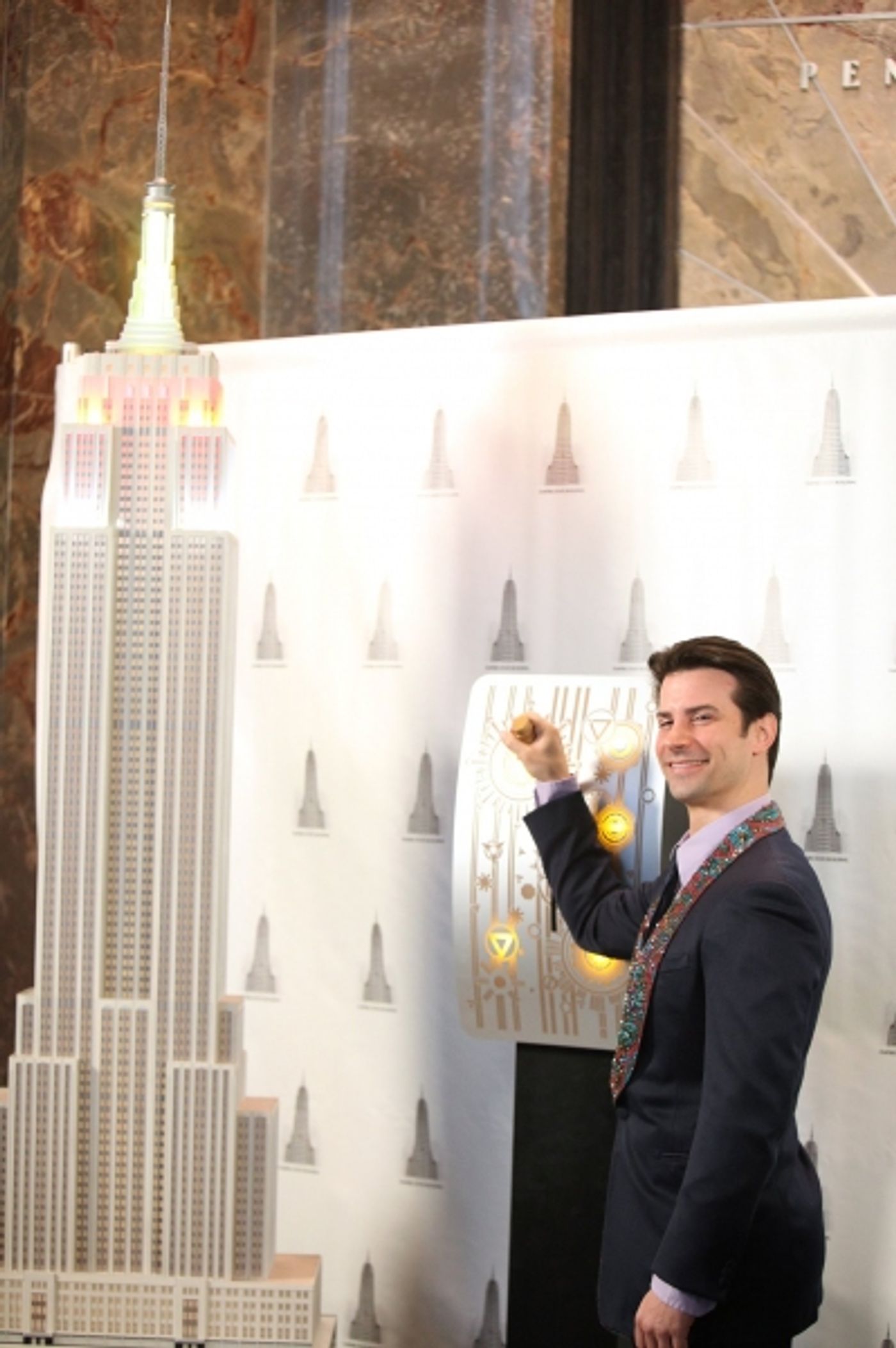 Photo Coverage: JERSEY BOYS Lighting Ceremony at the Empire State Building  Image