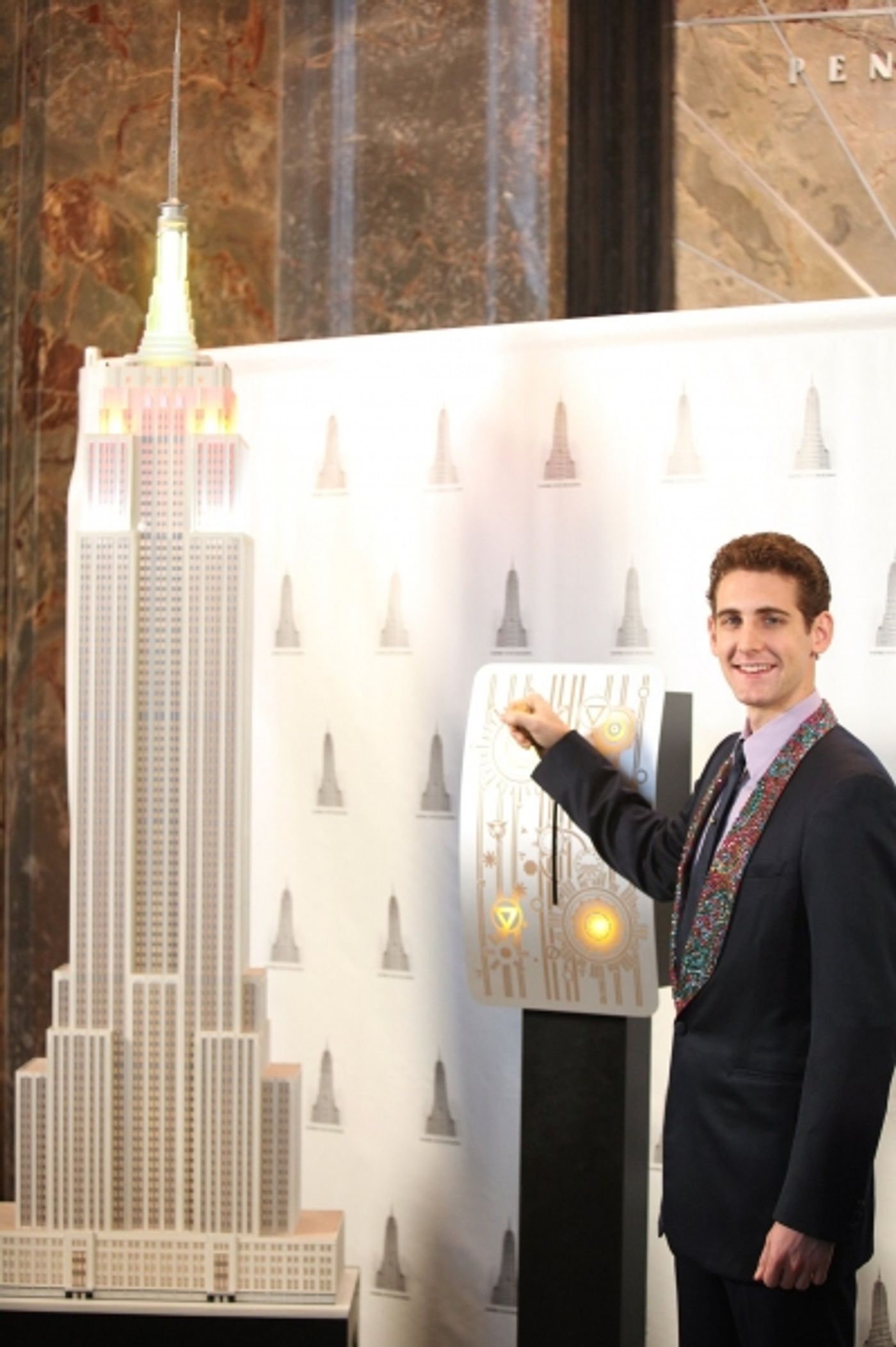 Photo Coverage: JERSEY BOYS Lighting Ceremony at the Empire State Building  Image
