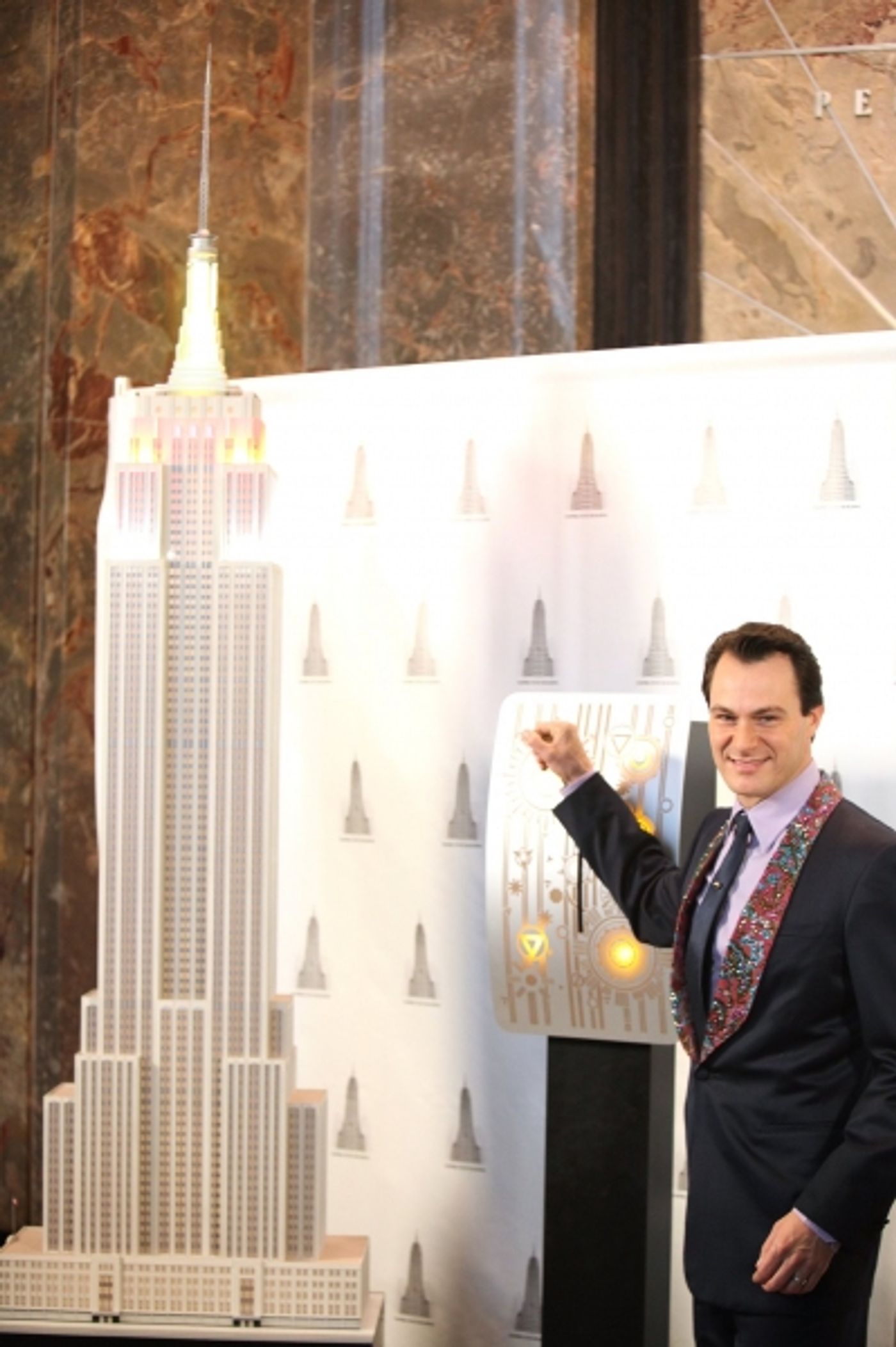 Photo Coverage: JERSEY BOYS Lighting Ceremony at the Empire State Building  Image
