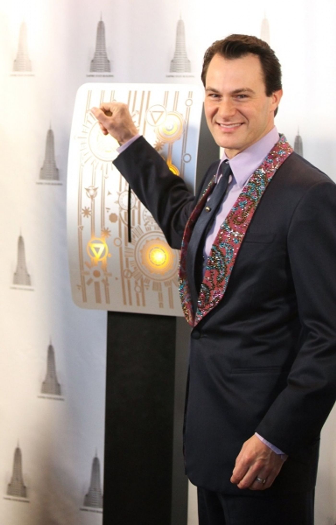 Photo Coverage: JERSEY BOYS Lighting Ceremony at the Empire State Building  Image