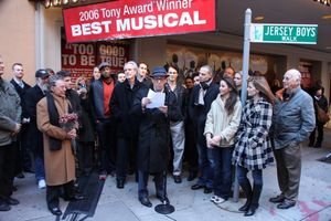 Frankie Valli, Bob Gaudio, Des McAnuff, Jordan Roth  & cast Photo
