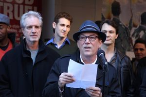 Bob Gaudio, Des McAnuff, Jordan Roth & cast  Photo