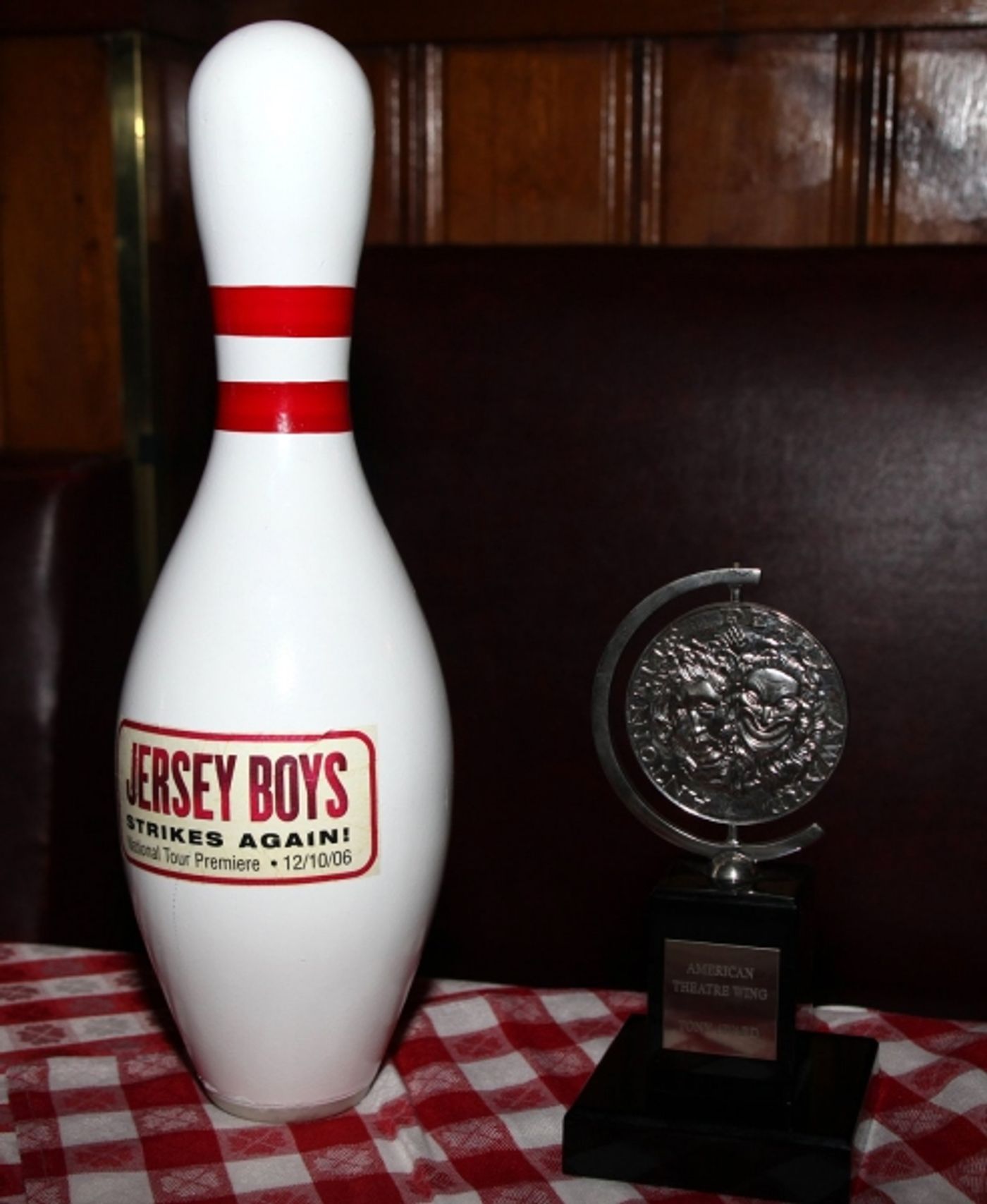 Photo Coverage: JERSEY BOYS celebrates Five Years on Broadway with Fans!  Image