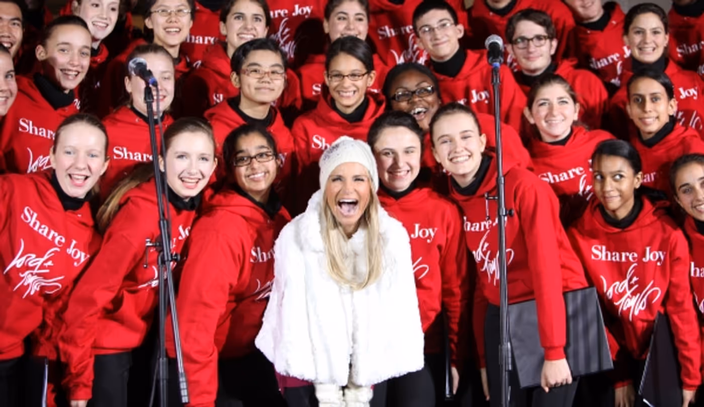 Photo Coverage: Chenoweth 'Shares The Joy' at the Lord & Taylor Christmas Window Unveiling  Image