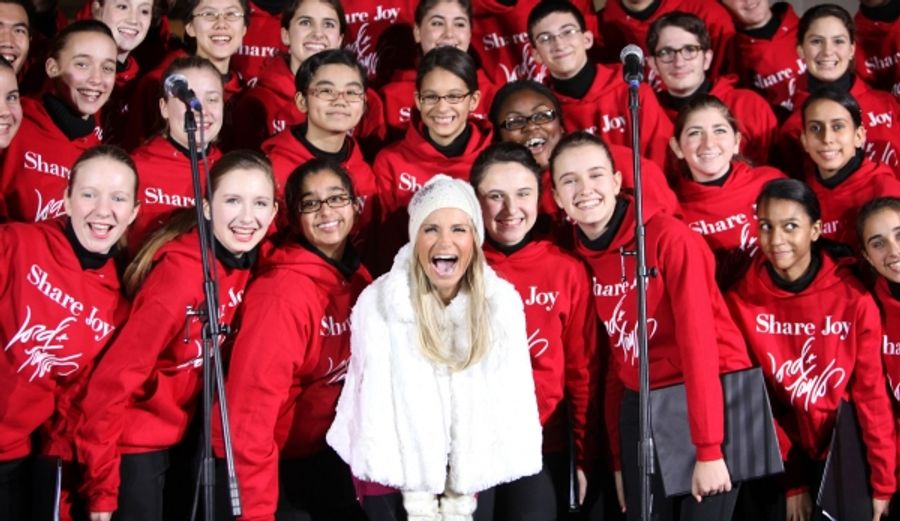 Photo Coverage: Chenoweth 'Shares The Joy' at the Lord & Taylor Christmas Window Unveiling Image