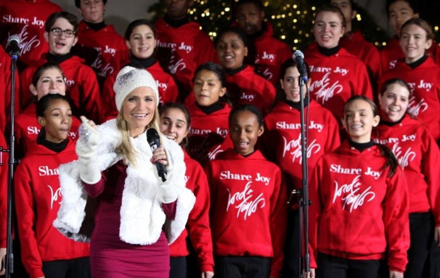 Photo Coverage: Chenoweth 'Shares The Joy' at the Lord & Taylor Christmas Window Unveiling Image