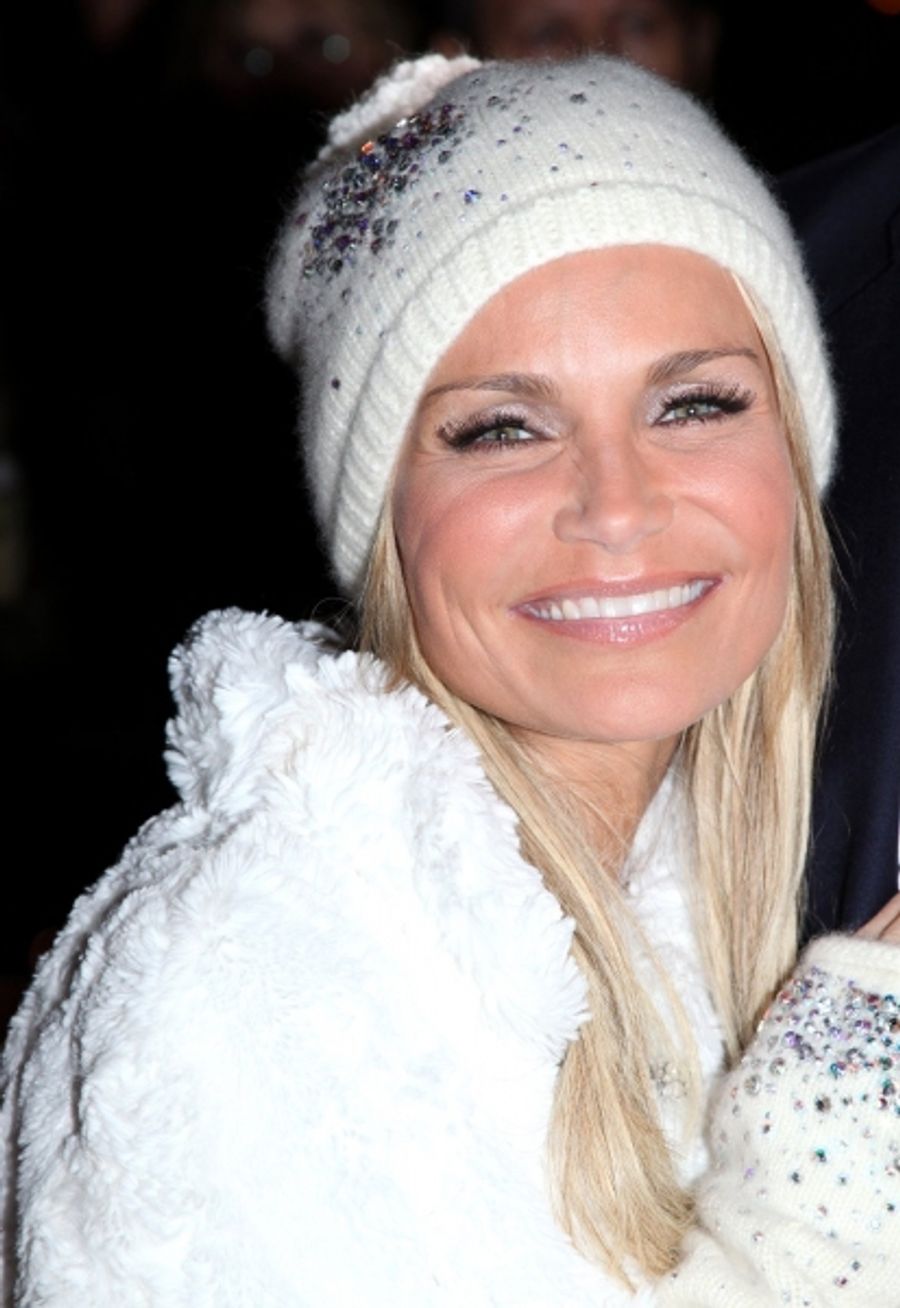Photo Coverage: Chenoweth 'Shares The Joy' at the Lord & Taylor Christmas Window Unveiling Image