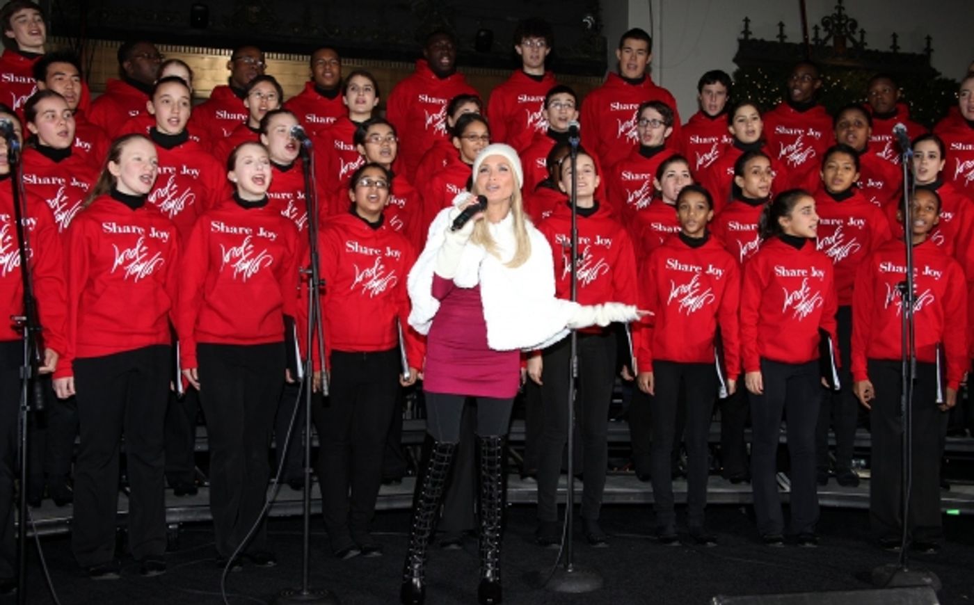 Photo Coverage: Chenoweth 'Shares The Joy' at the Lord & Taylor Christmas Window Unveiling  Image