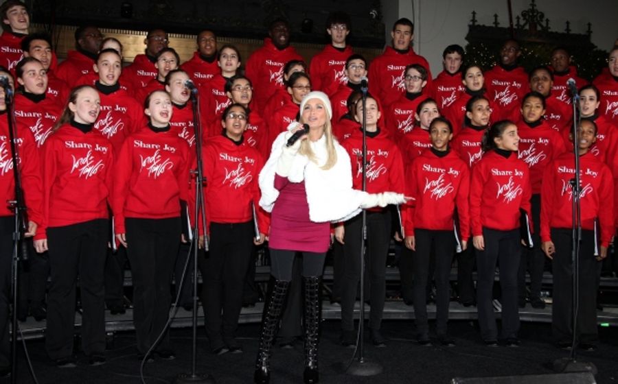 Photo Coverage: Chenoweth 'Shares The Joy' at the Lord & Taylor Christmas Window Unveiling Image