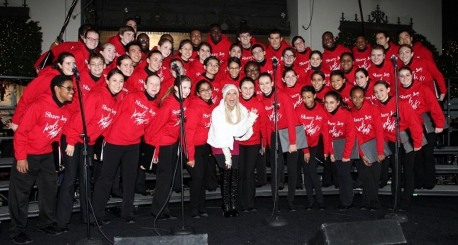 Photo Coverage: Chenoweth 'Shares The Joy' at the Lord & Taylor Christmas Window Unveiling Image