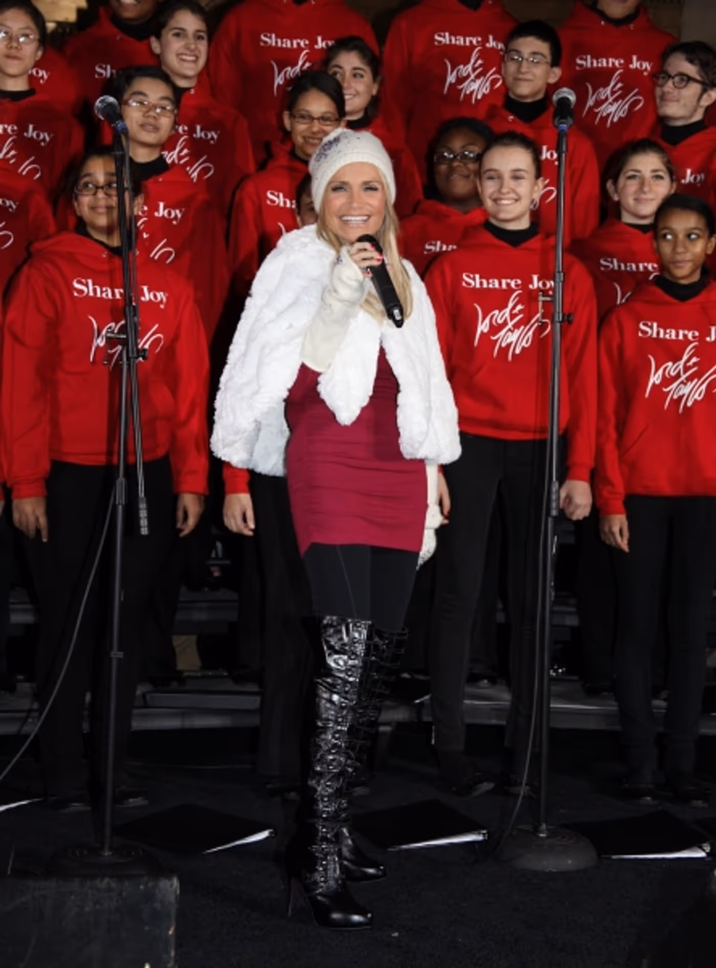 Photo Coverage: Chenoweth 'Shares The Joy' at the Lord & Taylor Christmas Window Unveiling  Image