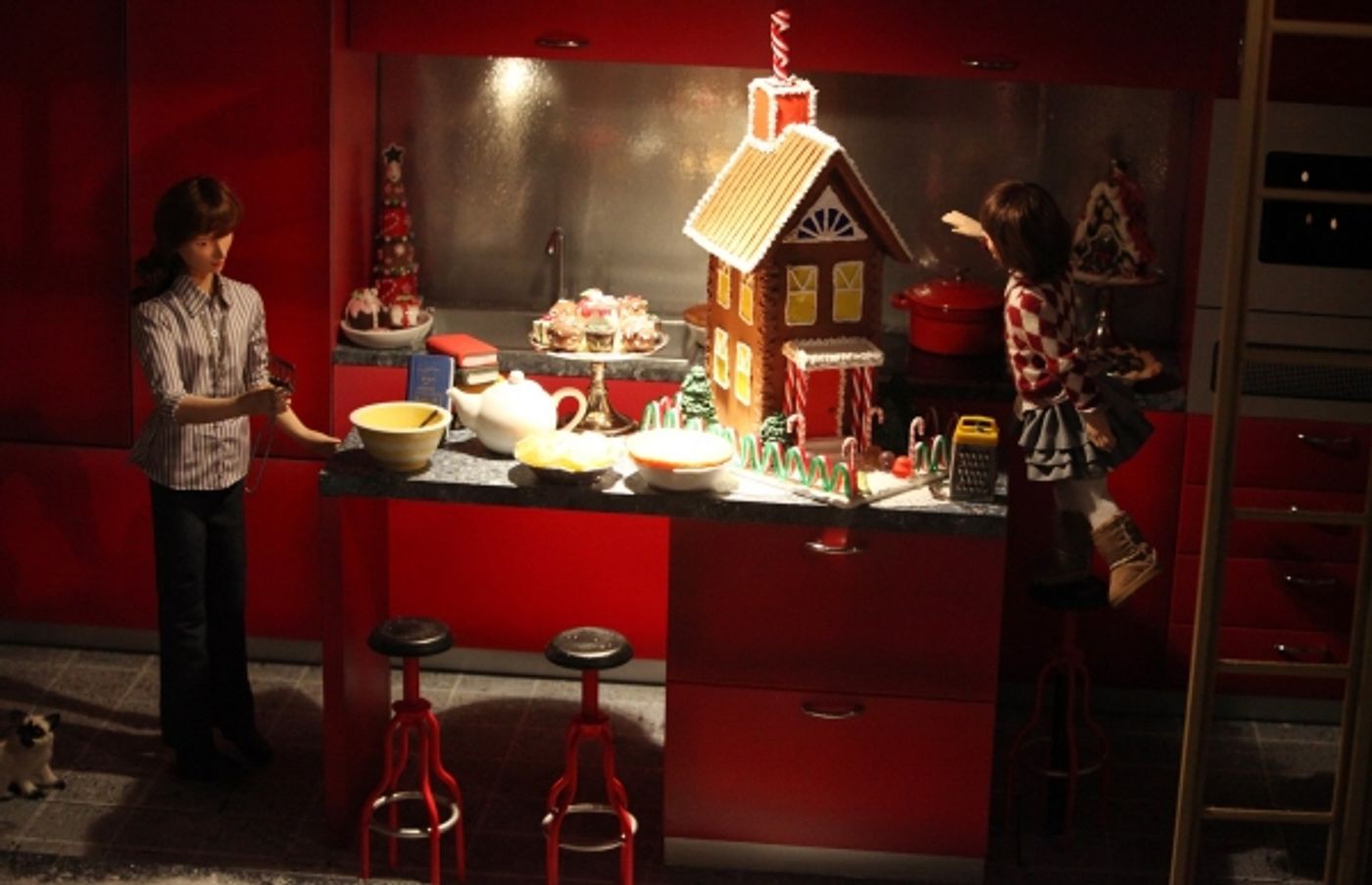 Photo Coverage: Chenoweth 'Shares The Joy' at the Lord & Taylor Christmas Window Unveiling  Image