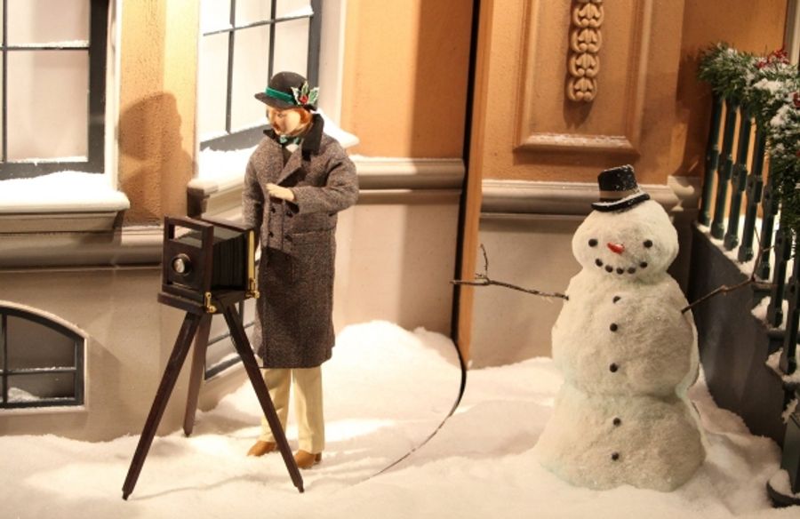 Photo Coverage: Chenoweth 'Shares The Joy' at the Lord & Taylor Christmas Window Unveiling Image